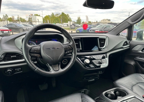 Chrysler Pacifica cena 129900 przebieg: 123703, rok produkcji 2018 z Kwidzyn małe 232